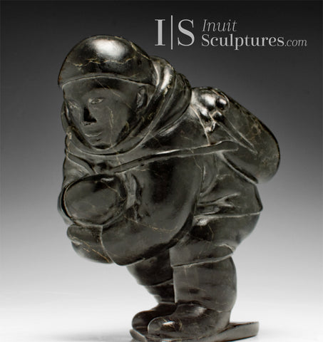 GARÇON ET PHOQUE INUIT VINTAGE DE 9" par Peter Anjutiqirk *En sécurité dans mes bras*